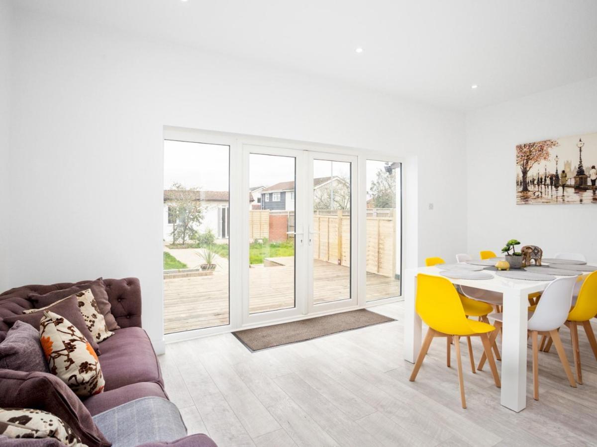 Pass The Keys Spacious And Very Modern Family Home, Central Windsor Kültér fotó