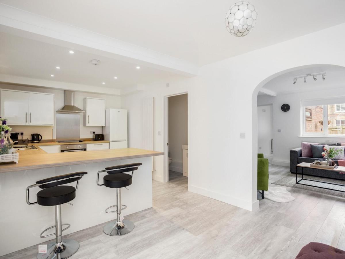 Pass The Keys Spacious And Very Modern Family Home, Central Windsor Kültér fotó
